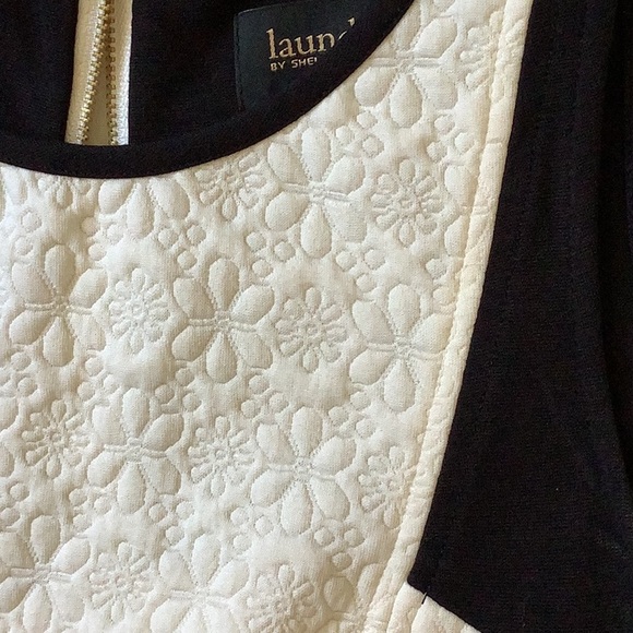 Black & White Floral Pattern Dress - Picture 3 of 4